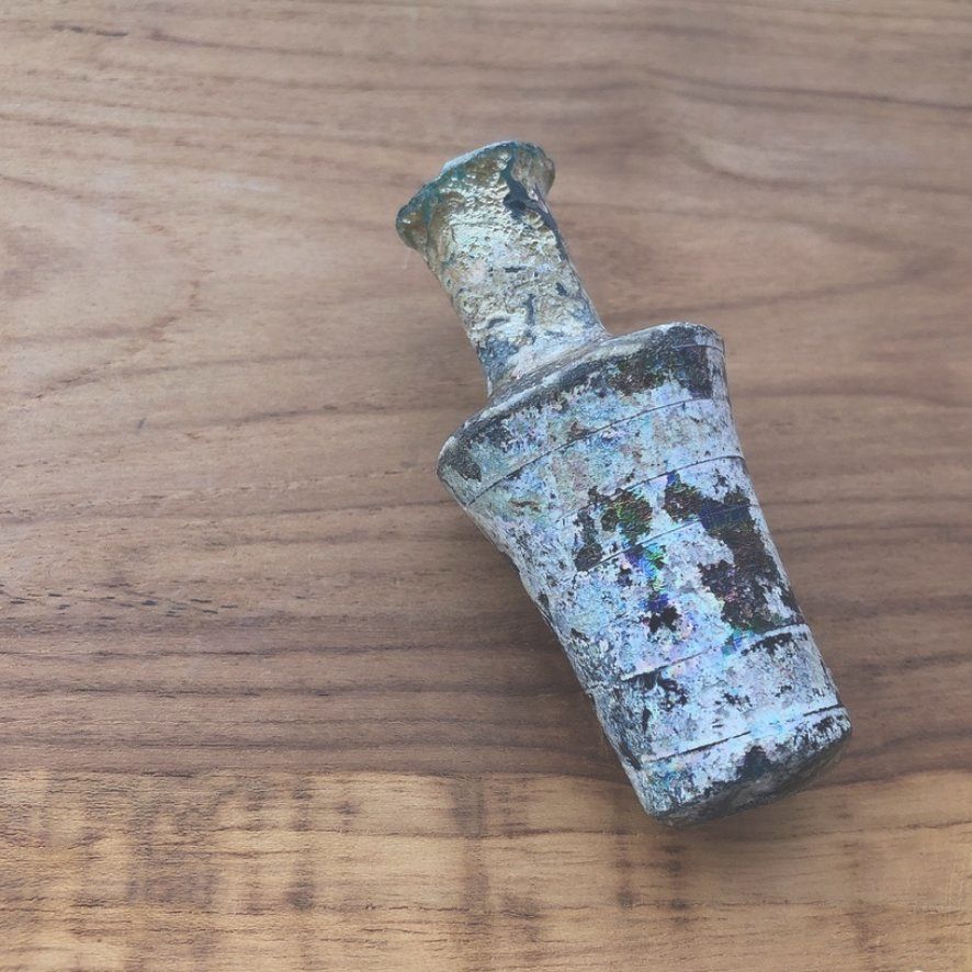 虹色銀化のローマングラスの化粧水瓶